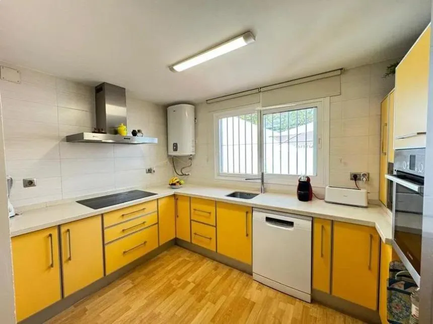 b856bdb1-8213-4527-86da-4112cff1ee69