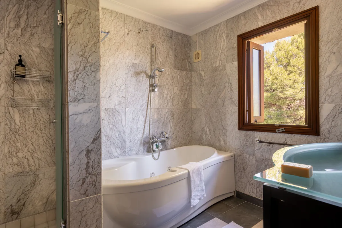 17bd9074-8baa-48f1-a0ff-9c9143deac73