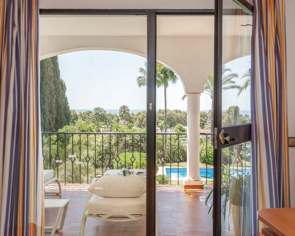 b8be6665-2674-4f69-9477-8d6dcef372c2