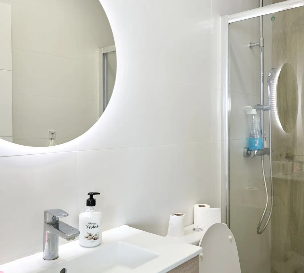 9b09b7ce-504b-45bb-8605-a718af04e203