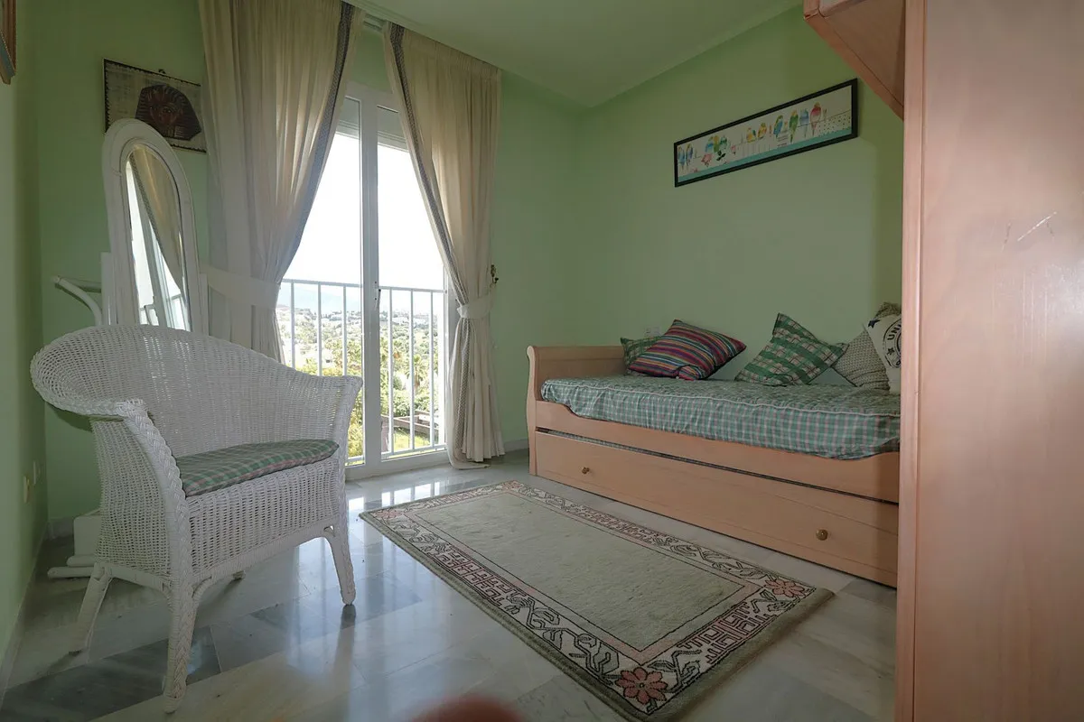 b32e09c9-7910-4347-be6a-8b93b6a9a4cb