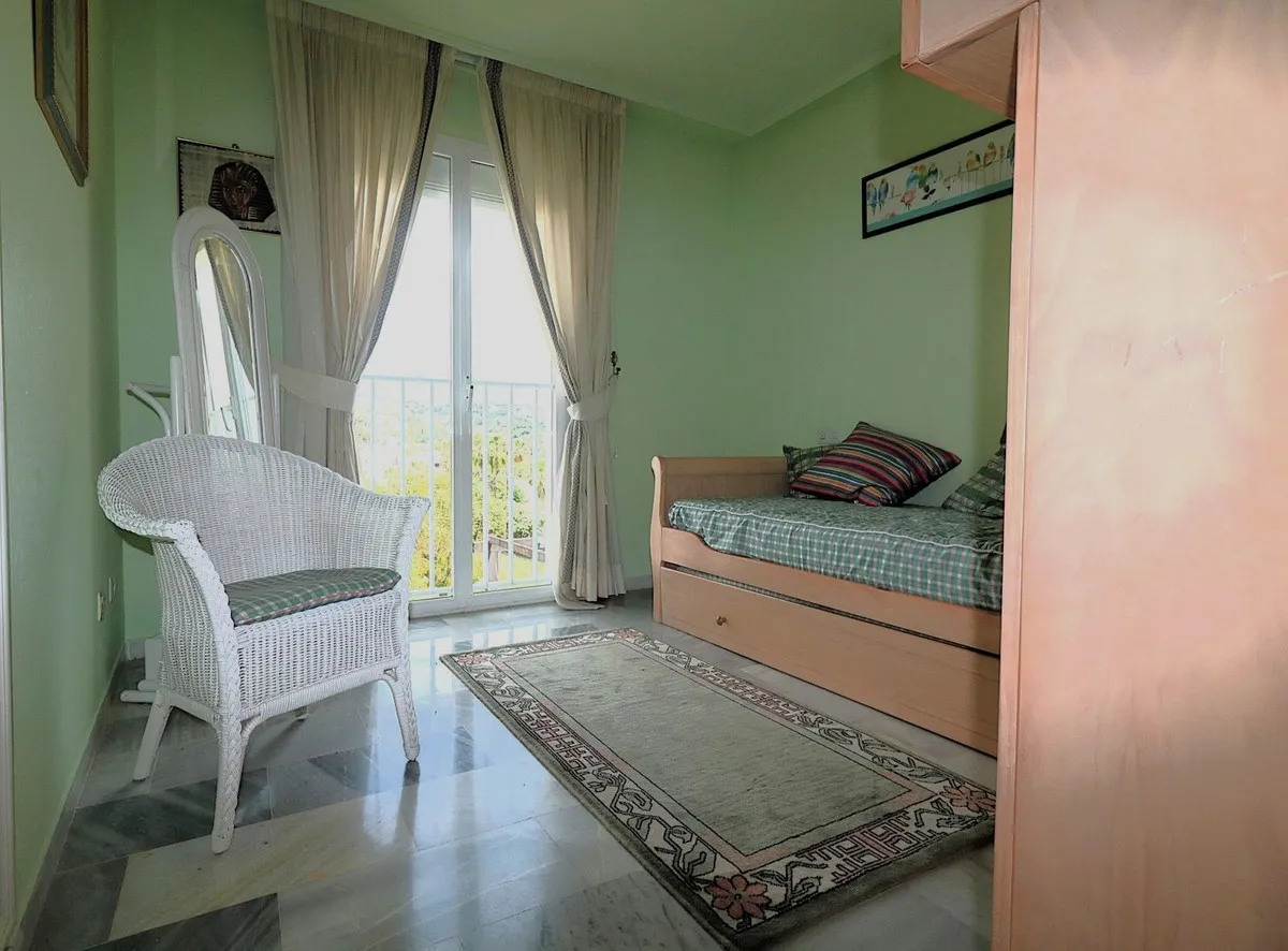 e572286b-4f16-479d-bf52-e5193d5ec70d