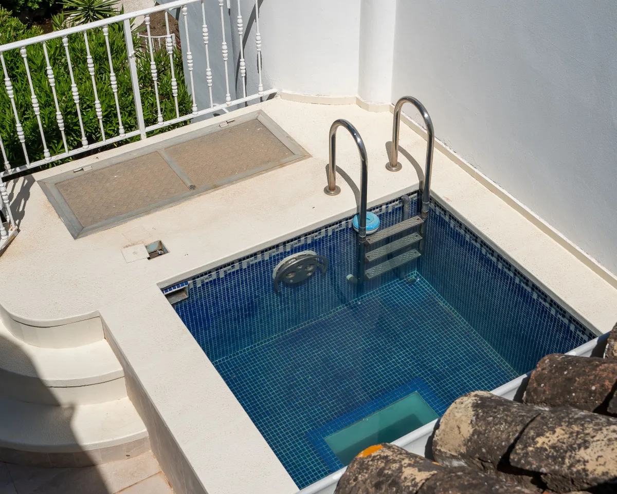 9f6dcced-206b-4073-945a-a838d39a23c0