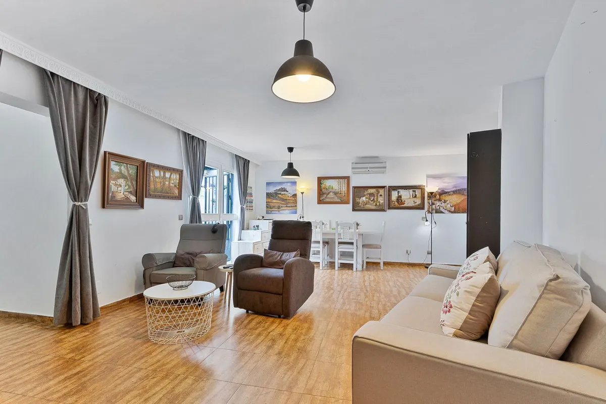 b8230850-a8f4-422f-9445-d9d2c9485a58