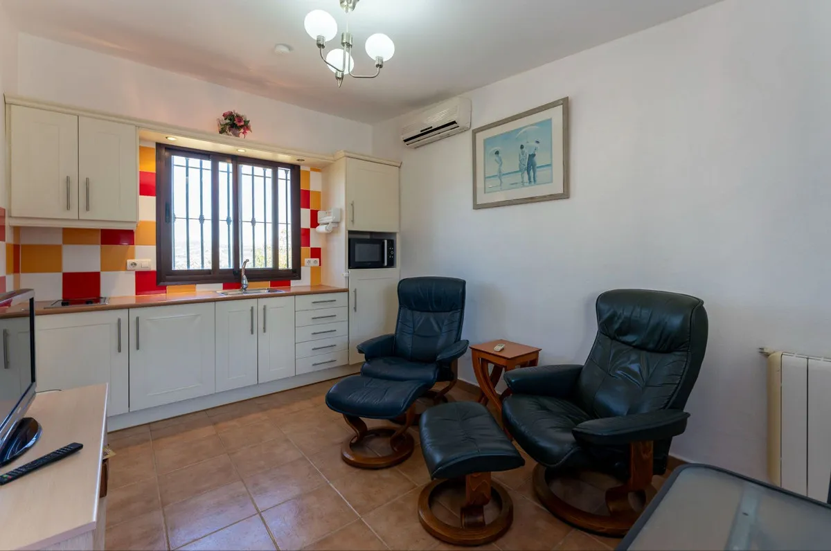 1025cea5-3d6d-48df-ab11-29eb9a9cf062