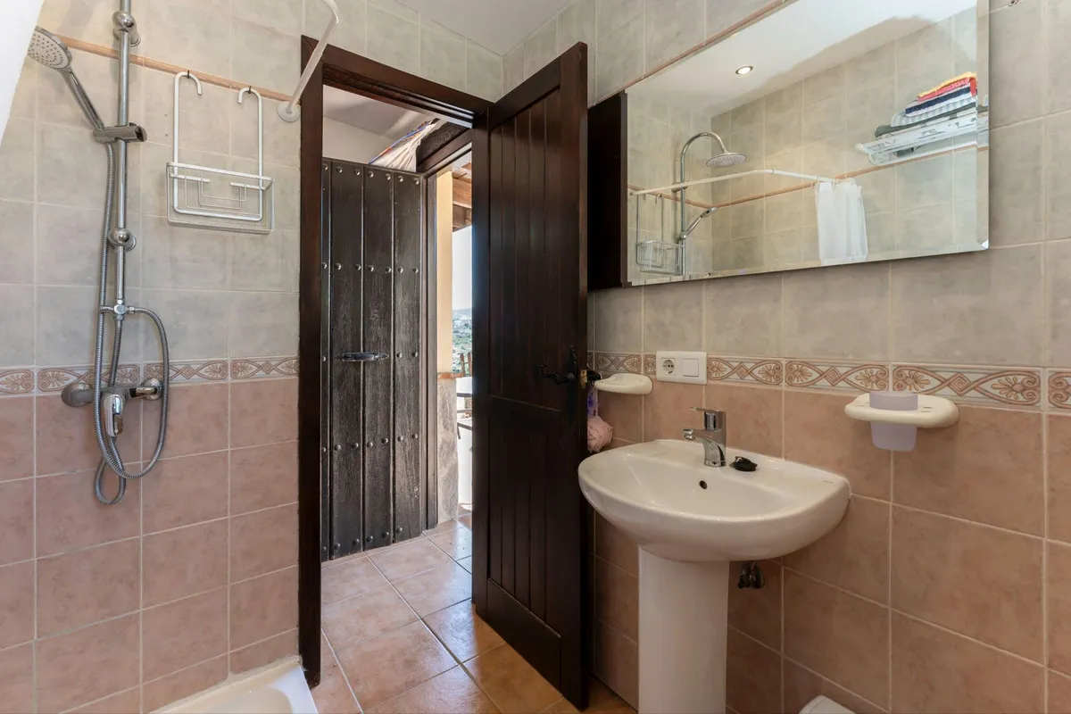 1a70553e-e35b-461a-91d4-9294d46fba05