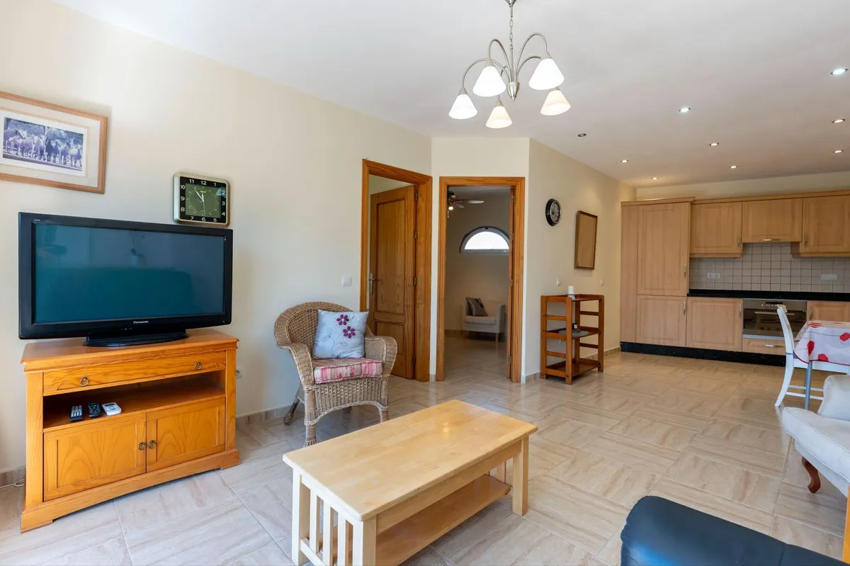 1a9735bc-f4a1-44f6-b979-efc743bc9a18