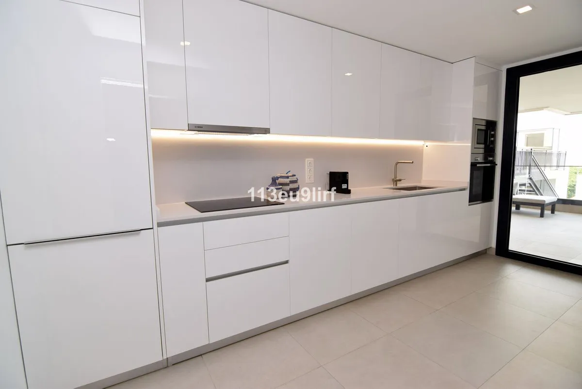 f4dd9f55-d932-4ff7-8079-1a84774a8bf9