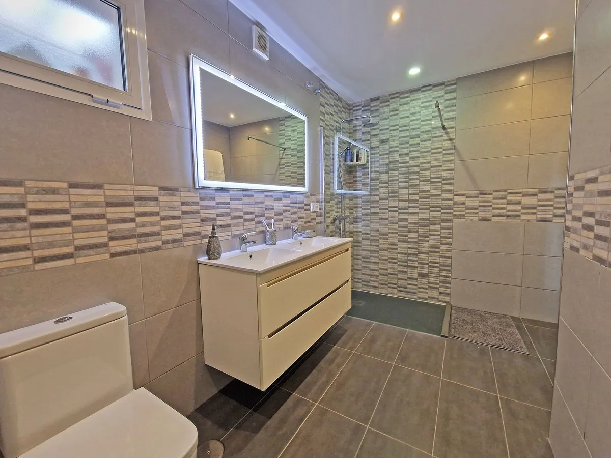 8b1ee7e8-9d69-4dad-ab7c-1984324a9638