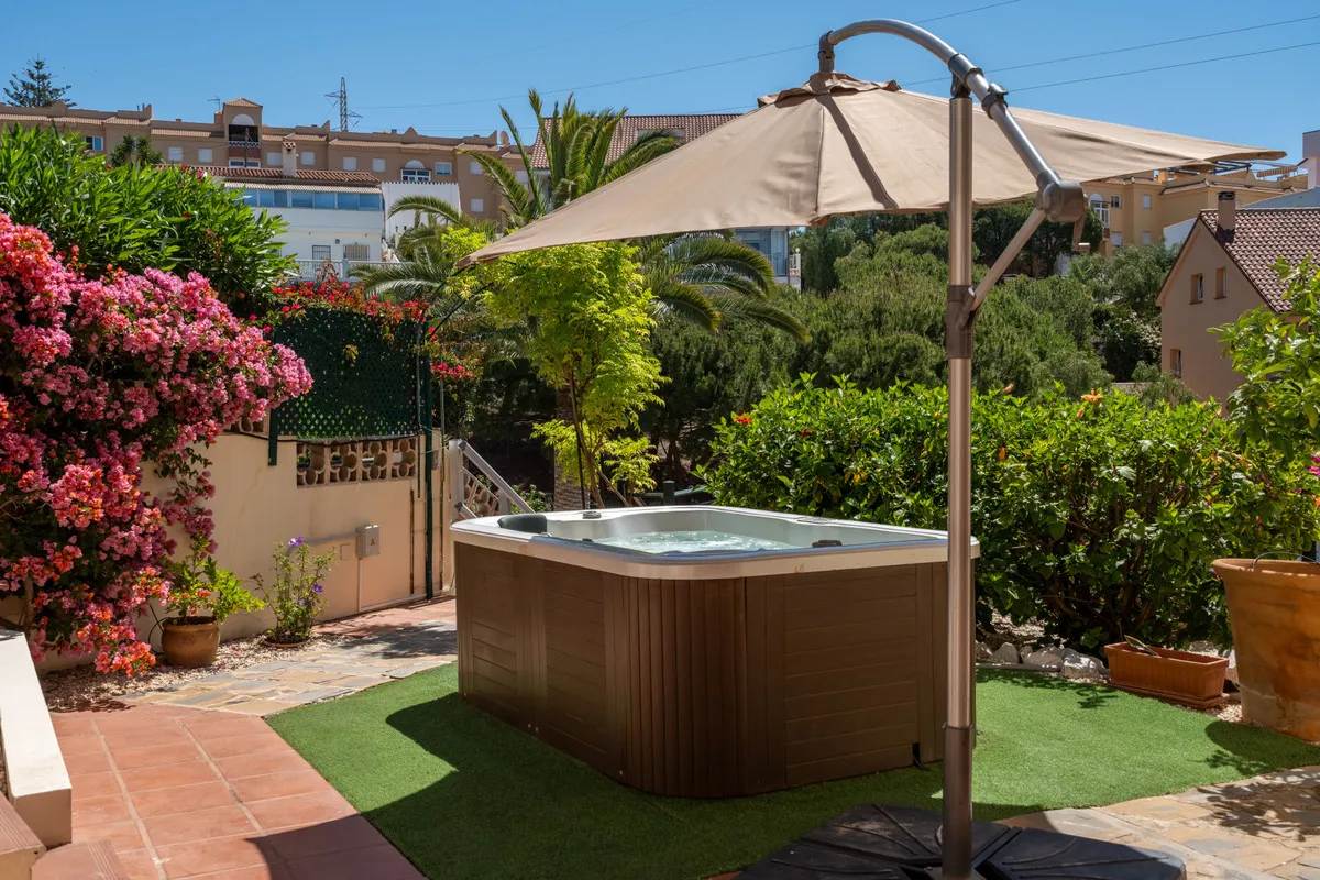 02f5db4b-a46e-4f0e-9952-ad916034e382