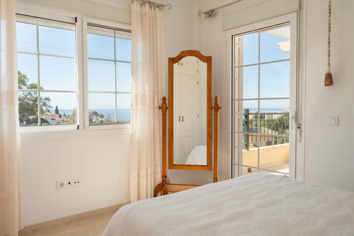 311805d2-0d0c-4502-9a27-6e344b01942b