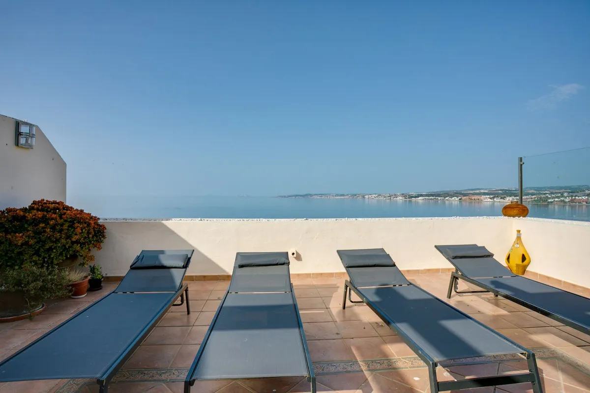 1e0b8bc2-d030-418f-83c6-c87016c0e73a