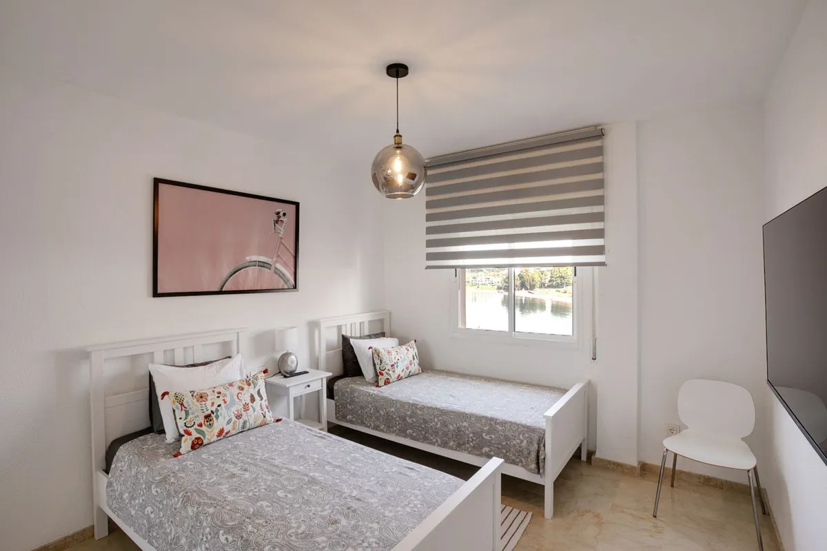 71ab8166-a2b7-48e1-9a39-557b9a3182ba