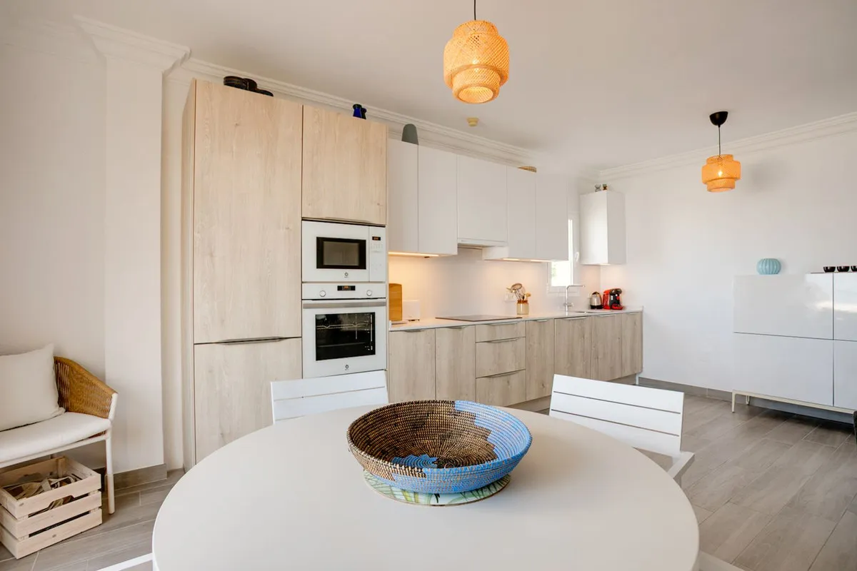 dafd2704-8880-4cca-8ac9-6125c5e4435e