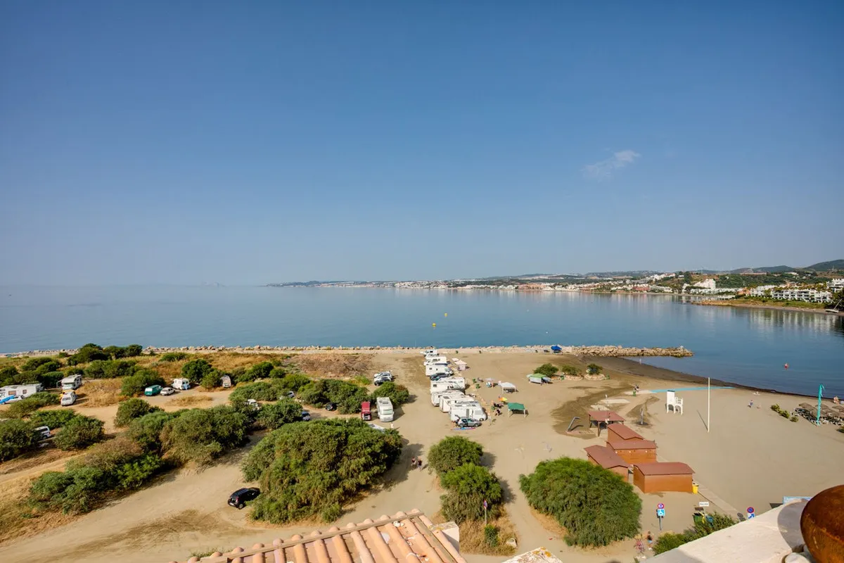 e4fdfb67-8233-4eef-bc19-6e8cfc715c85