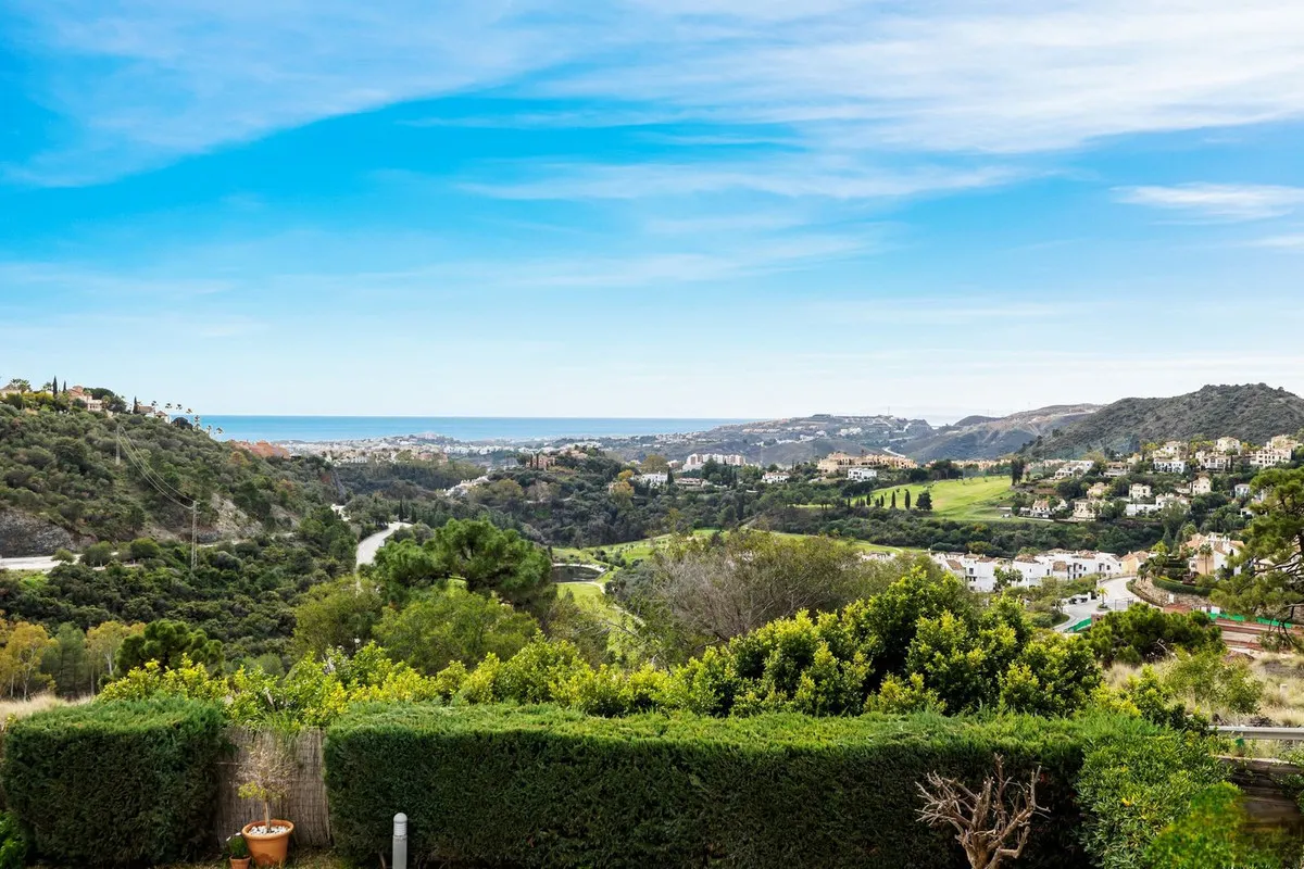 a96a79ca-e249-49ec-b96f-38e4fac09396