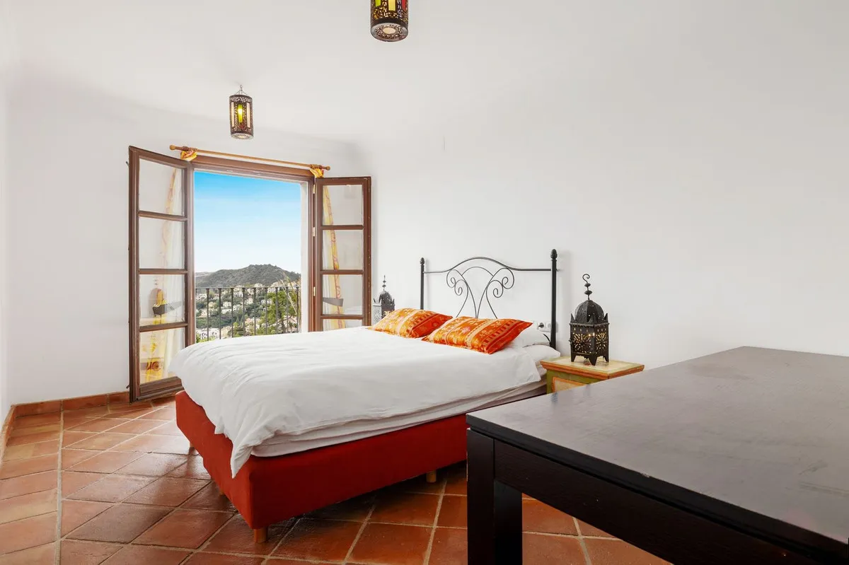 ebc29ea9-54f5-40dc-b724-3bea5a48ed99