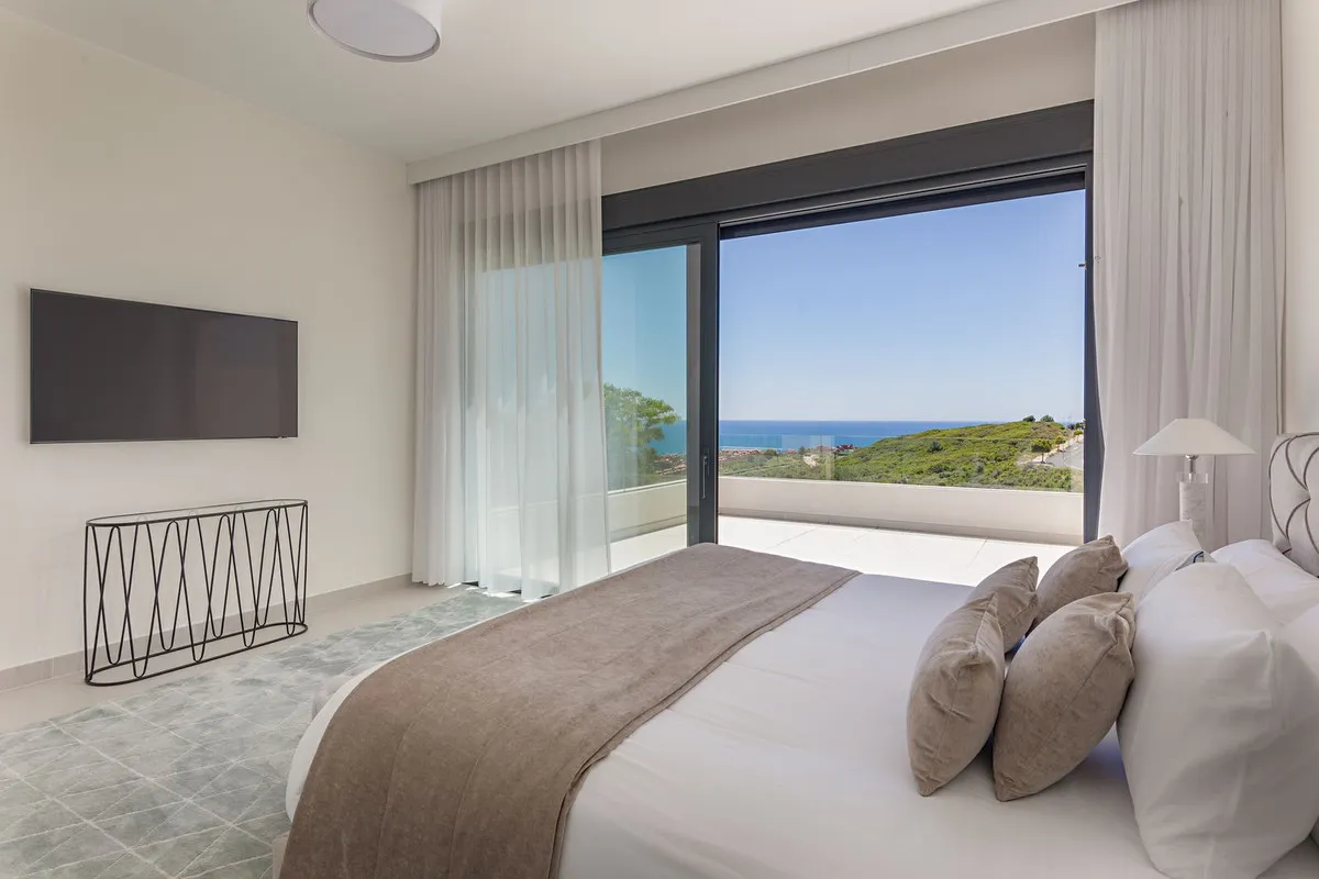 27cf3c41-757e-4cd3-9252-3d06448f3ac0