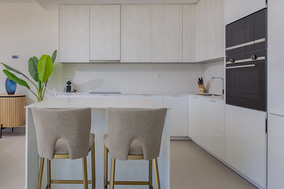 e2314487-93a3-48d6-b74a-04d94cb551c4