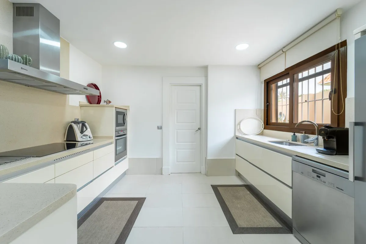 84f8cd4a-3494-45d2-a982-15dead755eca