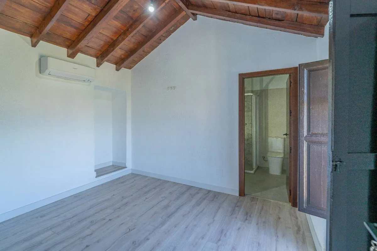 e3855afb-992c-4cae-a248-6b1d7bddc198