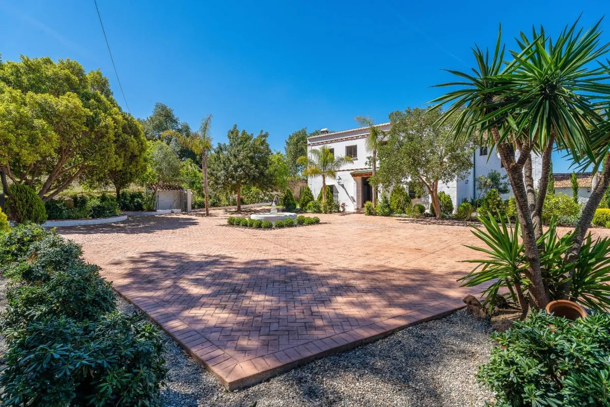 e7ff22fc-604b-4ae9-8afc-3d148db42ae9