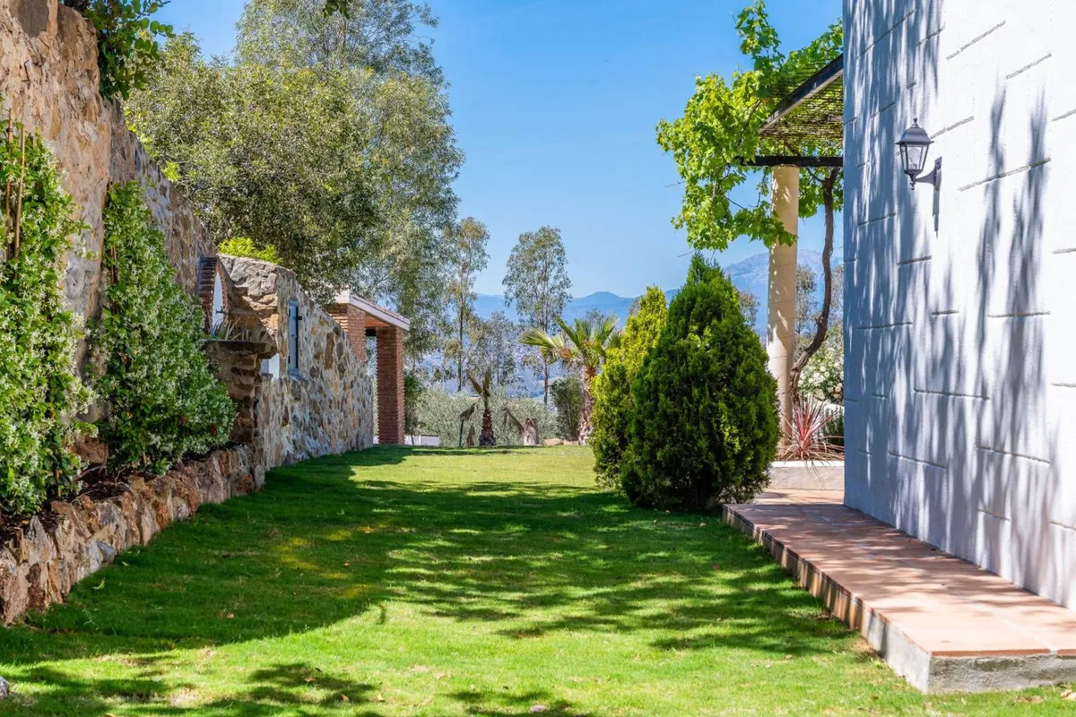 f500646f-45a4-4bc2-b02c-2561dbe1803e