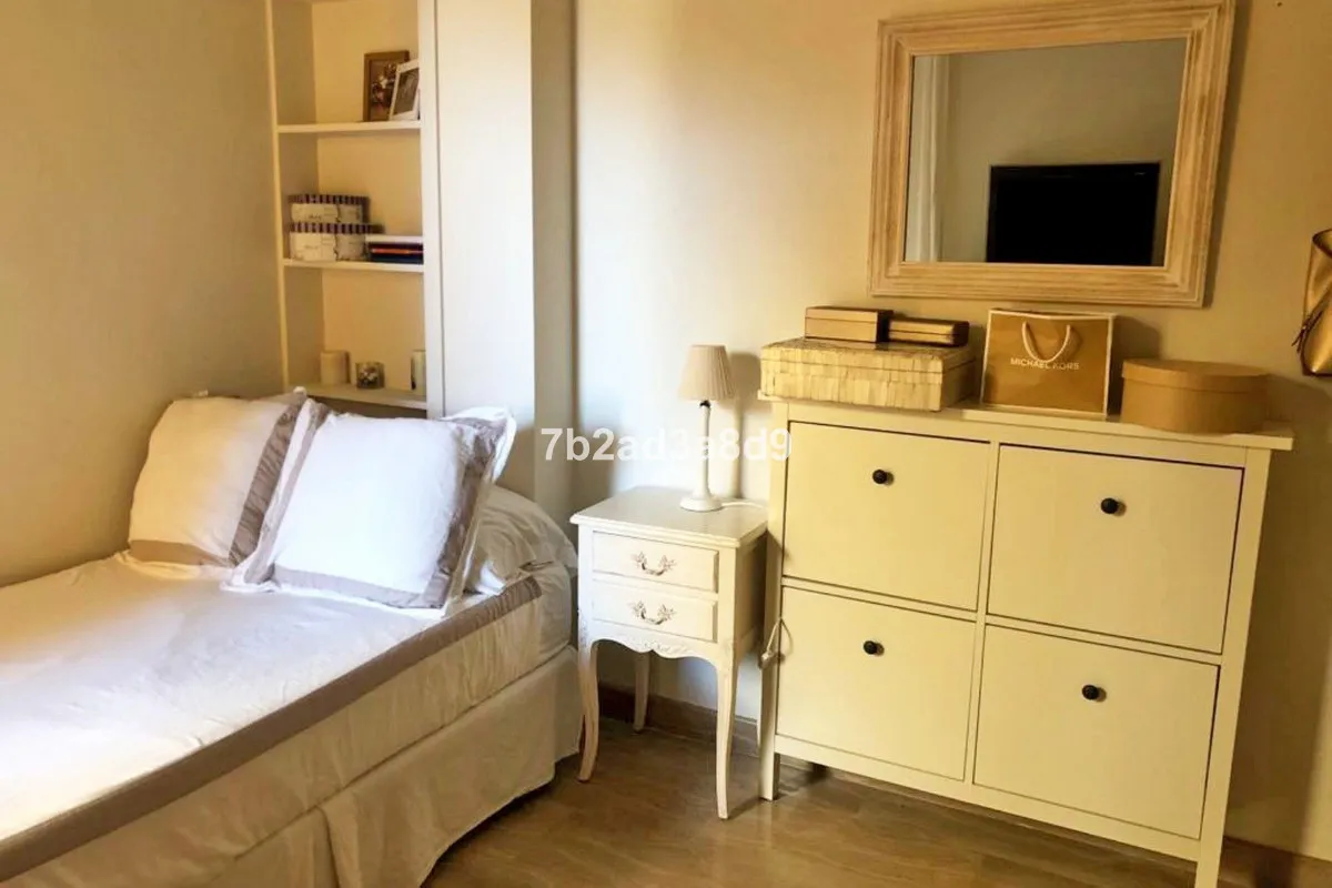 b30977fc-f0fc-443e-a724-4b93d3ddf7b4