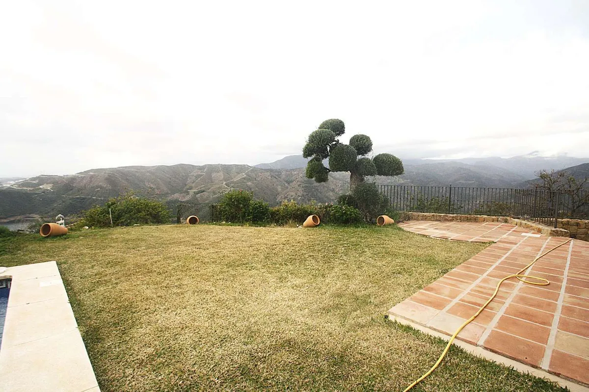 3a598a27-8577-4c3d-896b-7e8afa833a1b