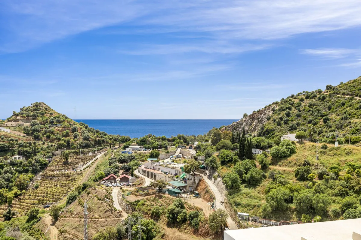 ced0dc6b-f0ce-4531-bbd3-c6e03d015f1c