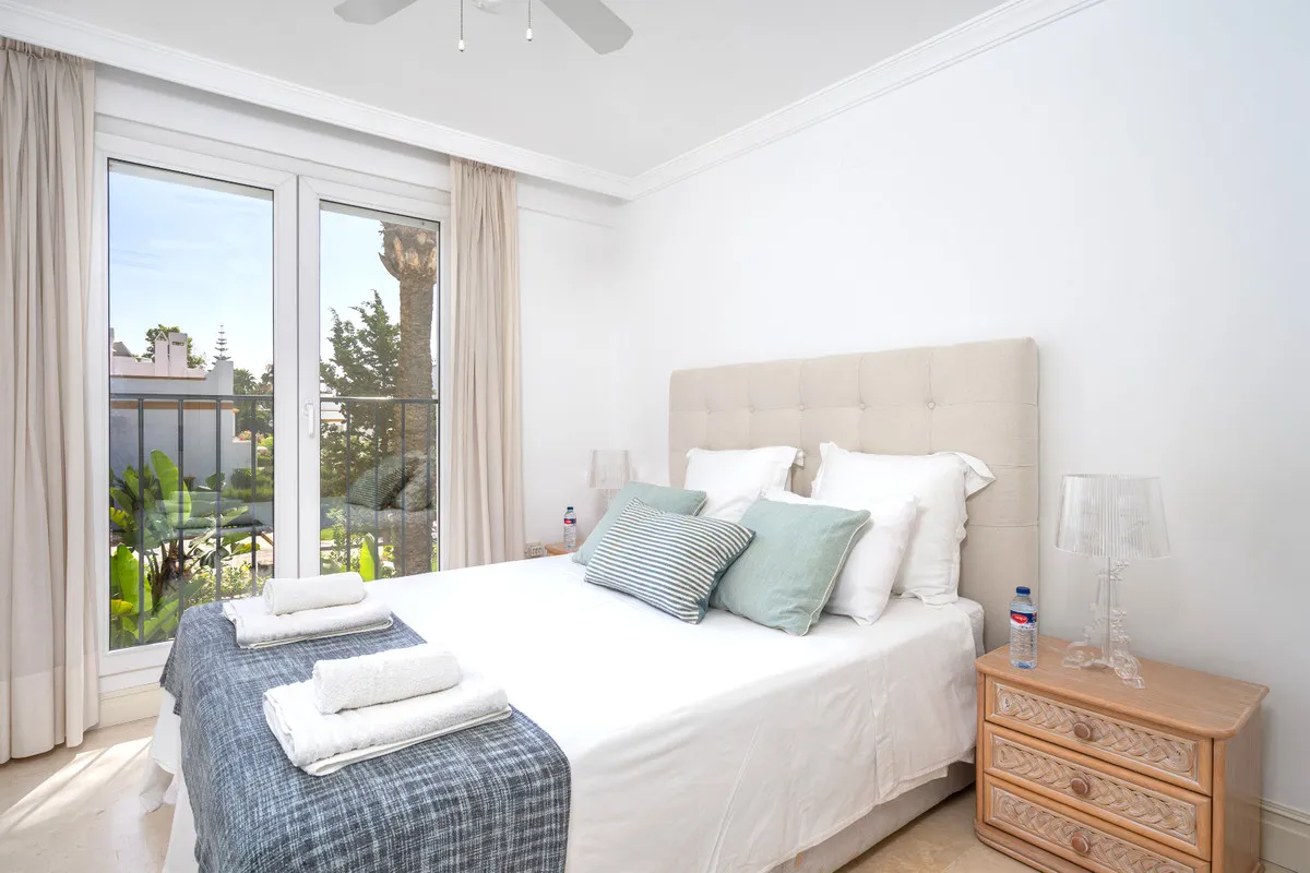 c18333ff-aced-427d-9387-02d0d190fc17