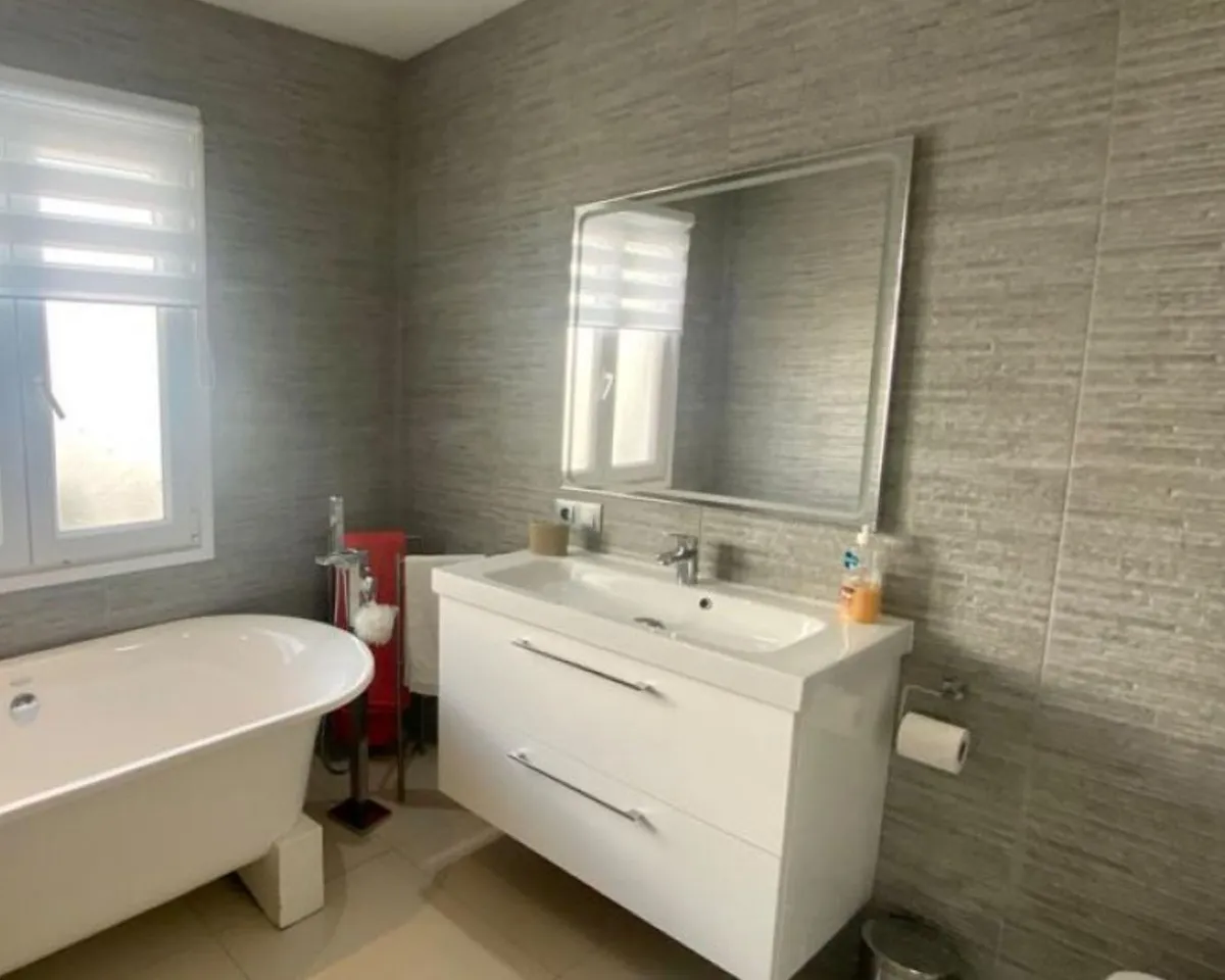 66aa78c0-893b-4d1b-8249-aa317f6c2f27