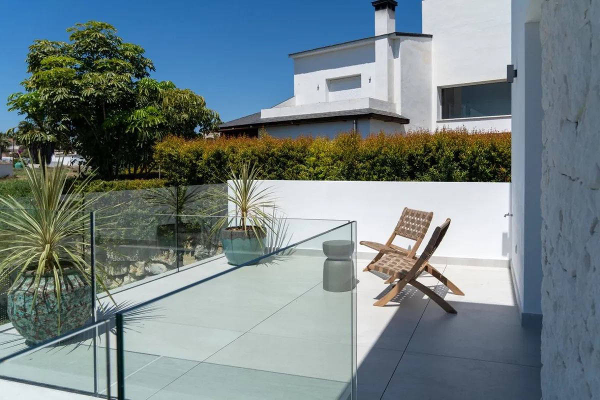 300fc0d8-ab6b-4933-a1a8-8dc1e5a3ad32