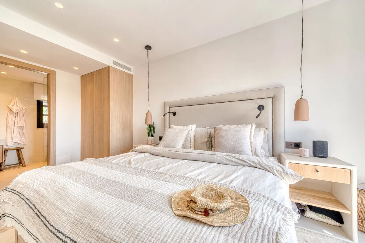 04ff598f-de92-4b36-bd87-8f045be233e1