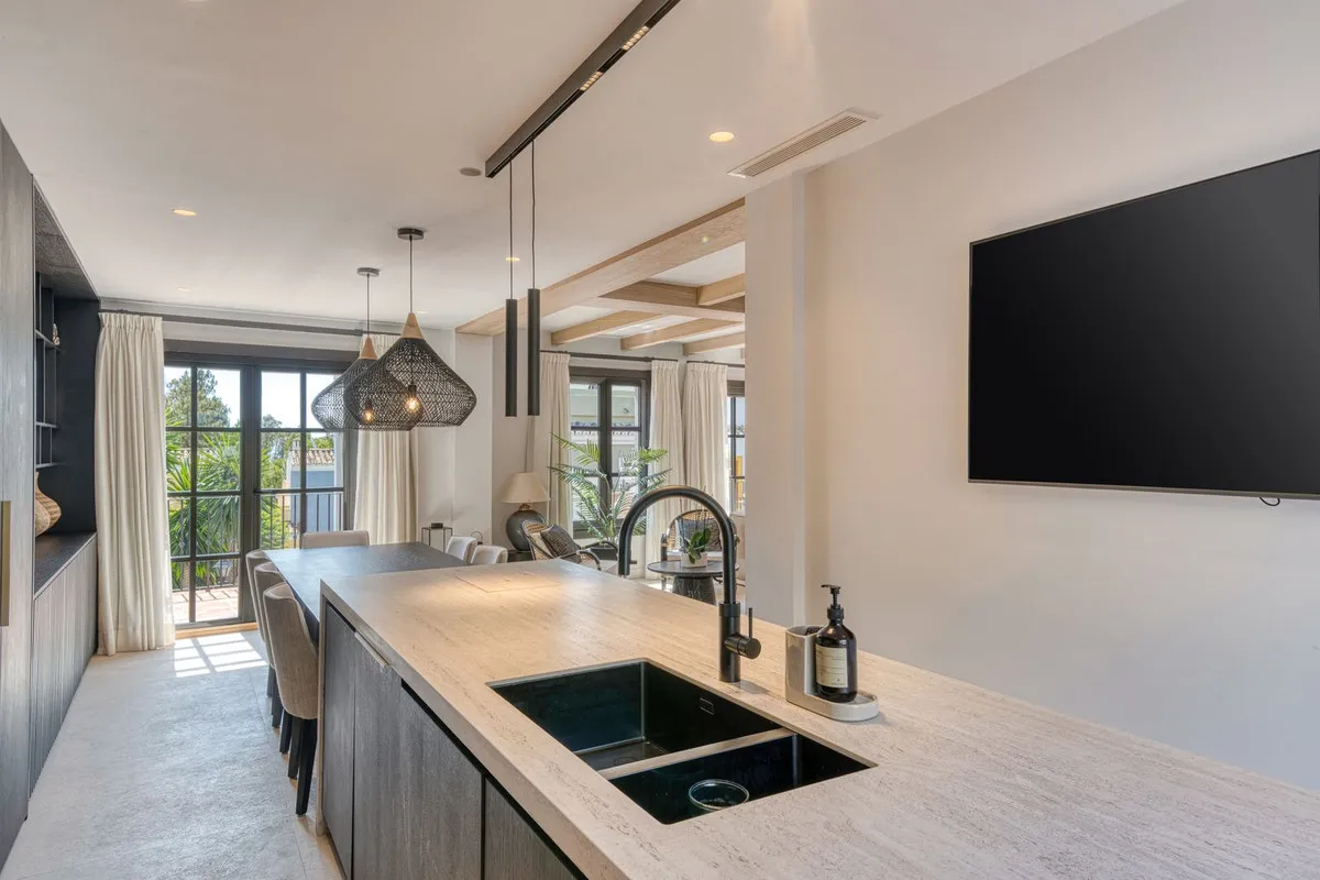 75343ee5-a35d-4056-bf3a-d2f679b63a3a