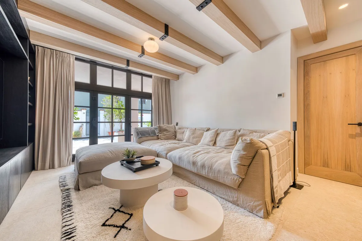 910f3483-7d91-4c70-a3ca-eda7846a9d20