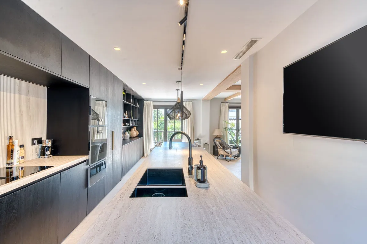 c3376abc-83dc-4979-ab27-26edd747f7c7