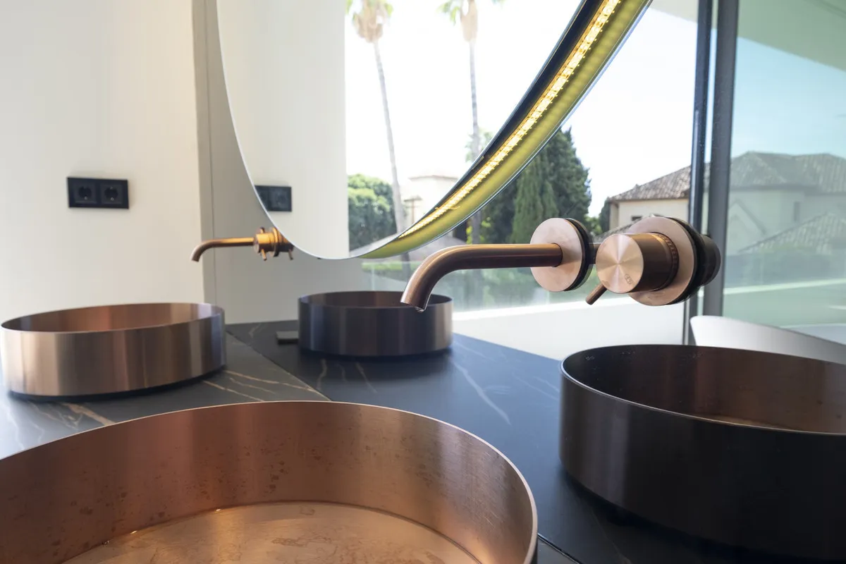 1e408426-38a4-49a2-a8d5-c1fbccb5efcd