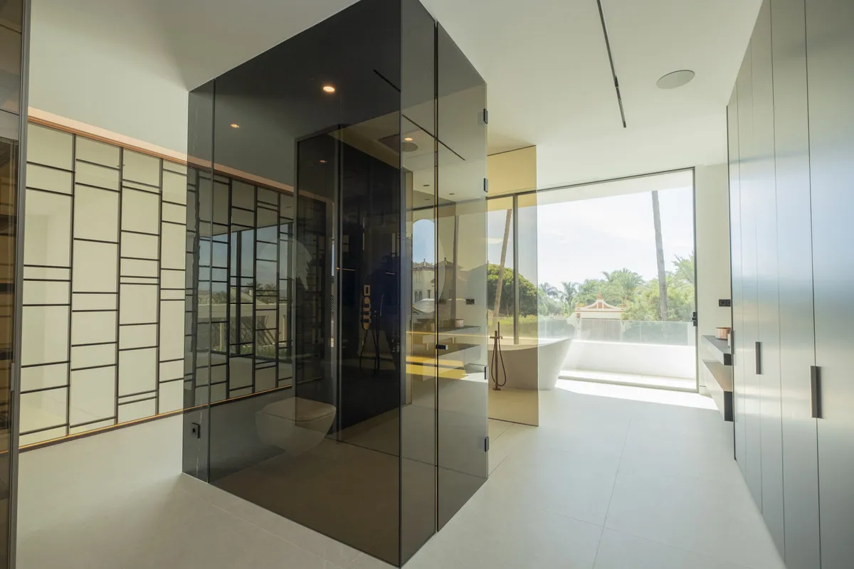 d6083f67-b361-49a1-a082-9d1a77782da8