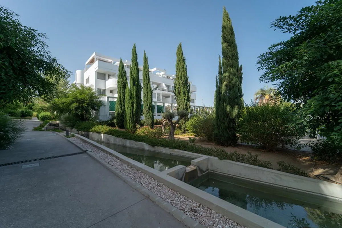 e12e24c9-b86d-4029-993c-2940a5a8245f