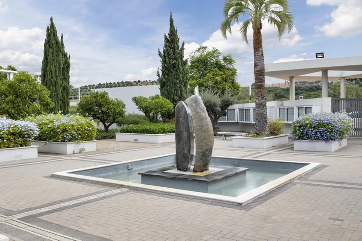 e8525a5c-bca5-4b34-9d40-7a19a5712770