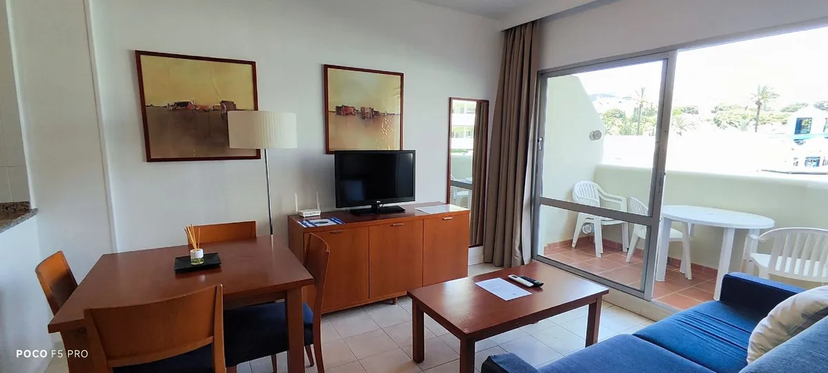 e6463750-6476-4335-a8b5-e29a9bab8b03