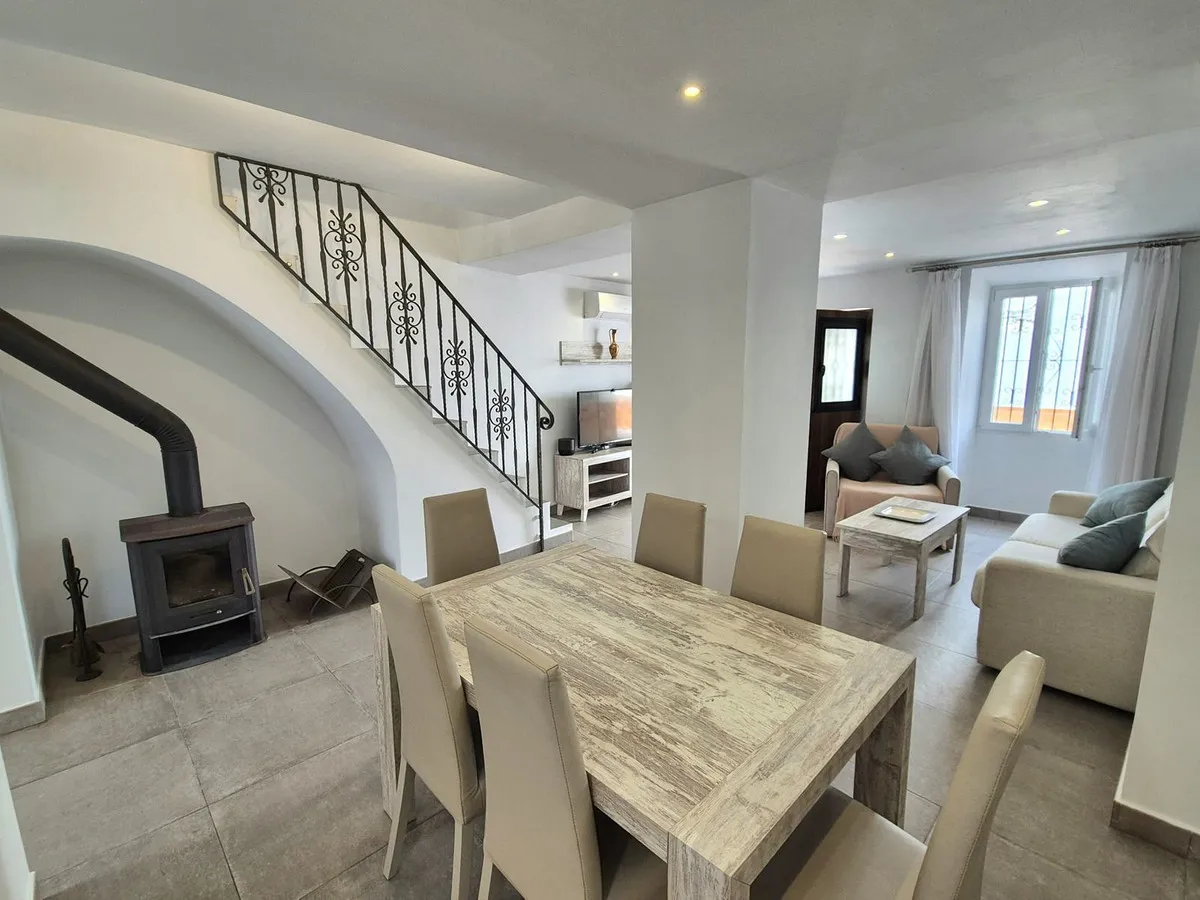 b5d38404-2ea5-4e8c-a5ea-282d1e05407f