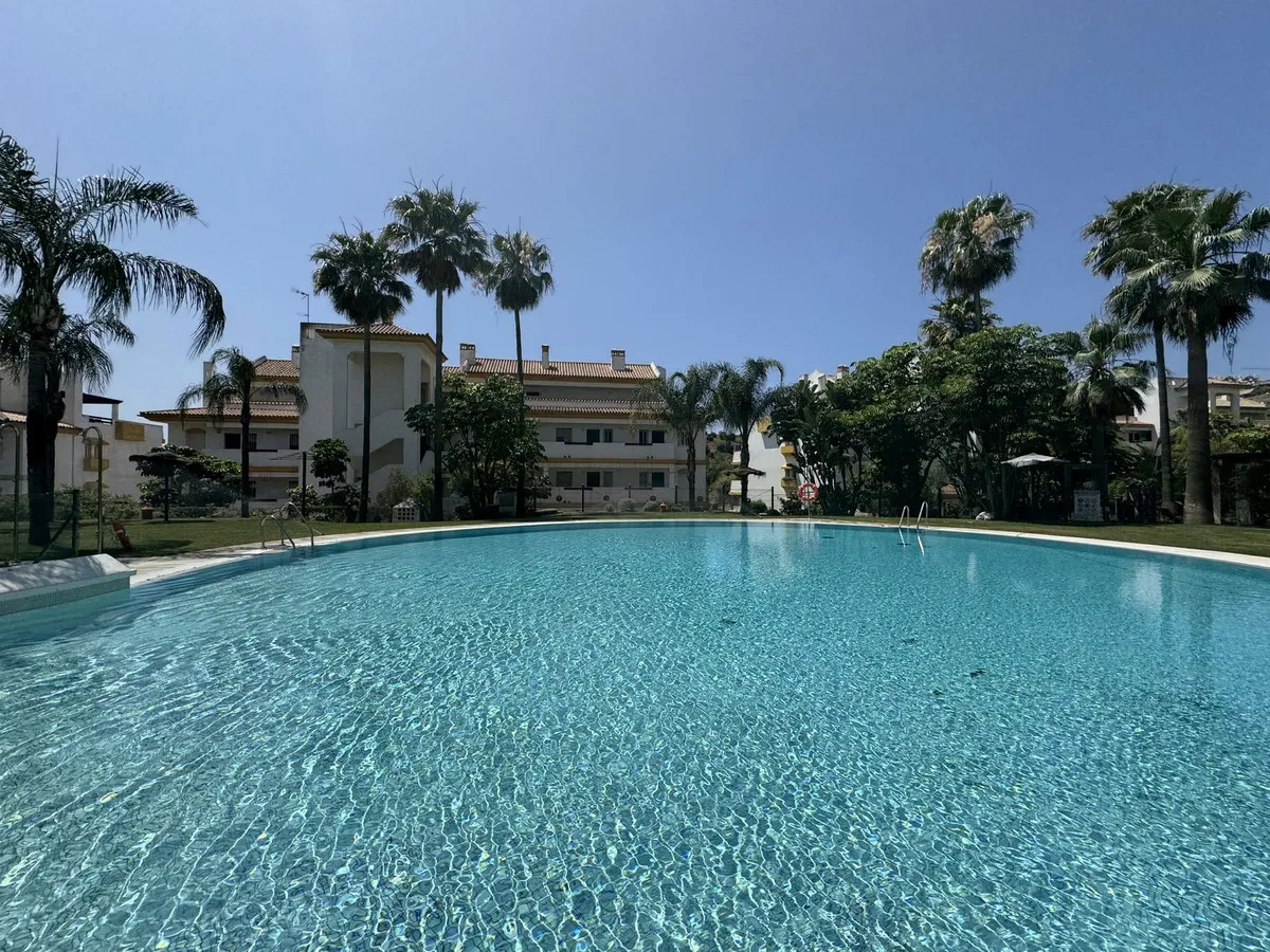 b5dc35cb-a5c0-40f0-bfae-560bc36d76c3