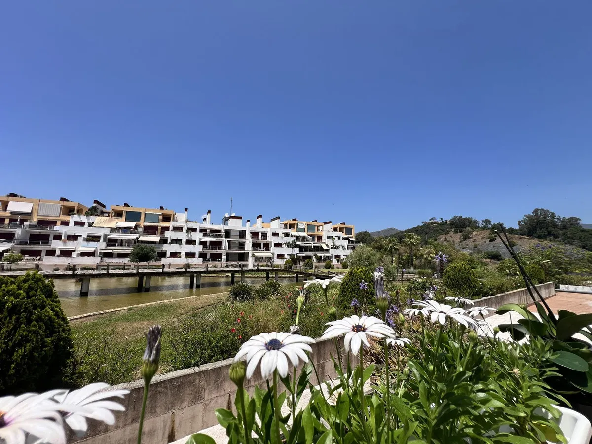 26ea9ae9-8dc5-40ec-9f0f-e5caf84931f5