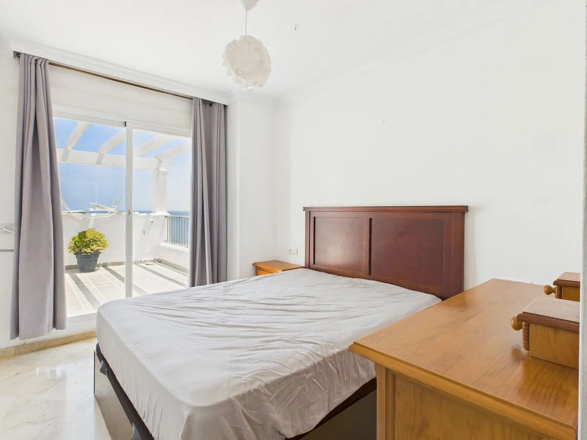 f84804b8-a984-4bd9-a9f8-05a33e5f2bbd