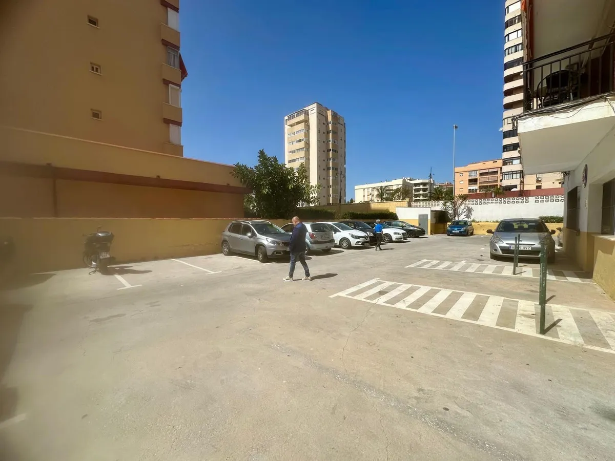 ce7e19aa-9a17-4945-8f6f-1e7cae159896