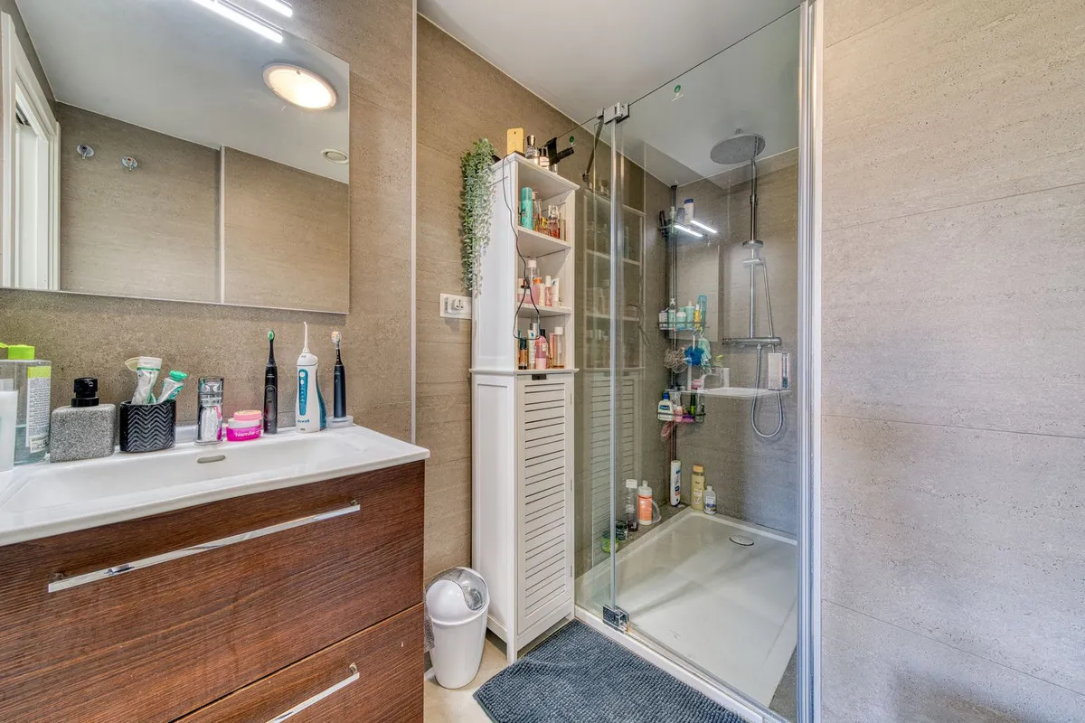 2260ff54-1a5c-4647-877b-349af0807444