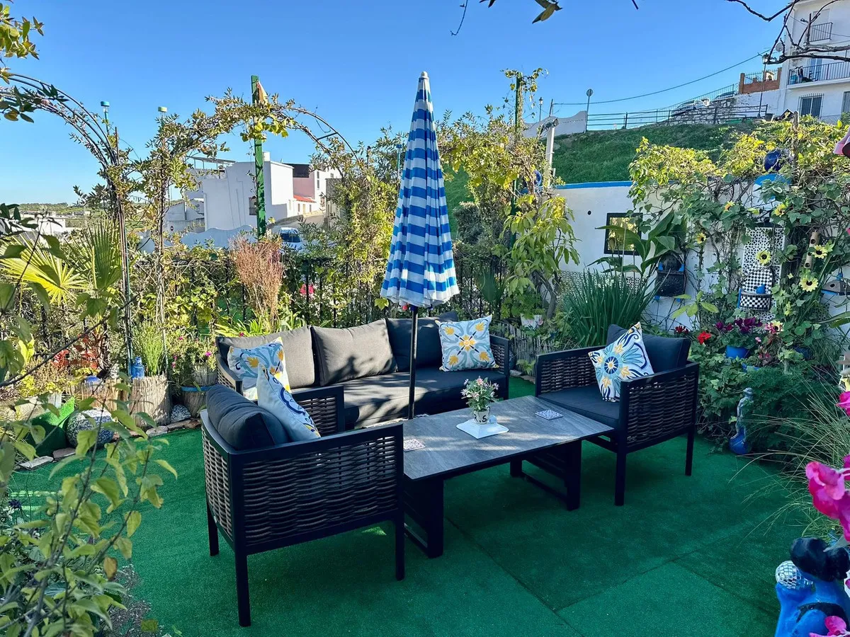 6ac523ed-31cb-4159-83d5-322be6c9d10f