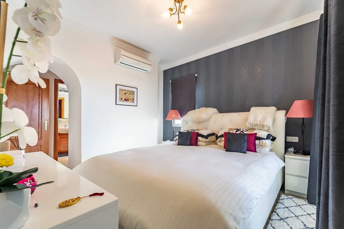 c8a4406e-67aa-4d00-a42c-f39bde0629b2